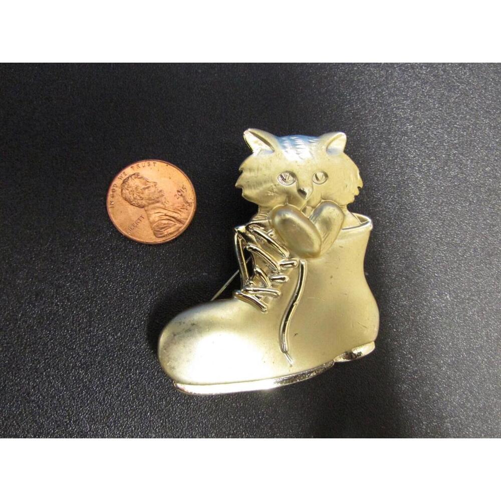 CVB (2095) Vintage AJC Gold Tone Satin Brushed "Cat in Boot" Figural Brooch